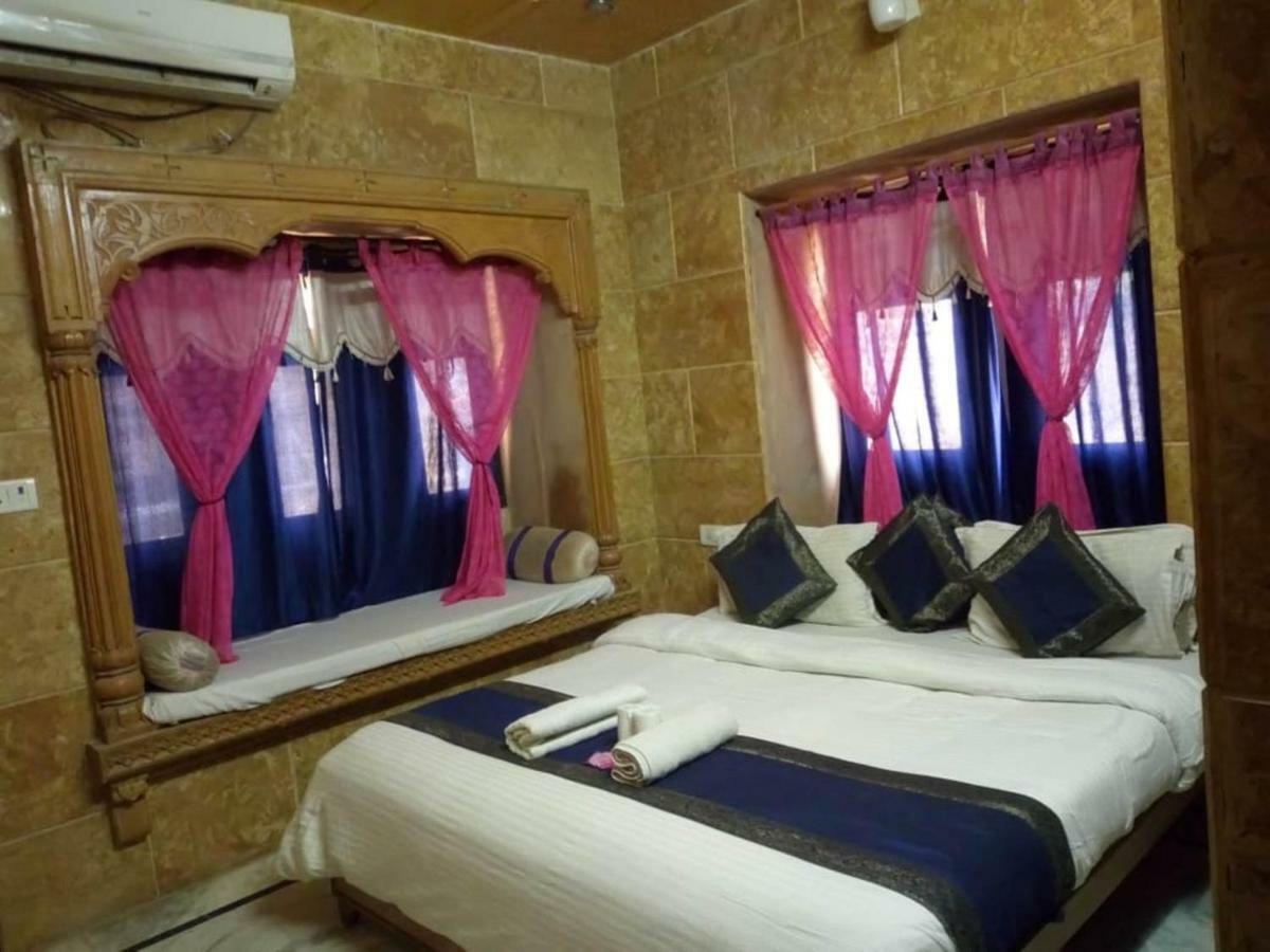 Hotel Kavi Palace 斋沙默尔 外观 照片